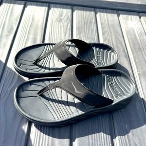 Hoka recovery flip flop sandals. Great condition, worn in house only.